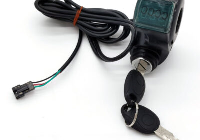 Ignition_switch_with_voltmeter