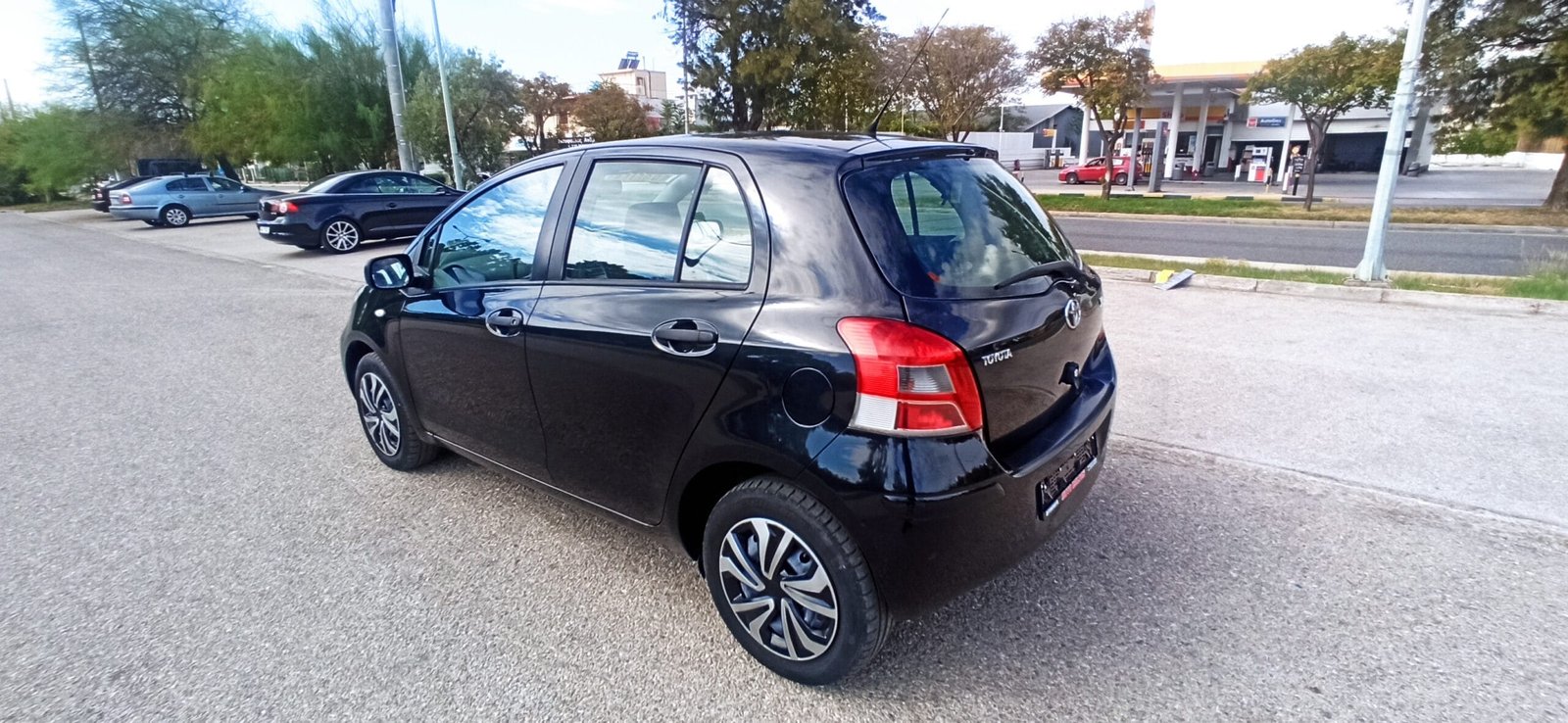 Toyota Yaris 2011 1000 cc