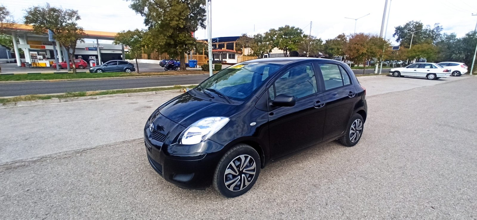Toyota Yaris 2011 1000 cc