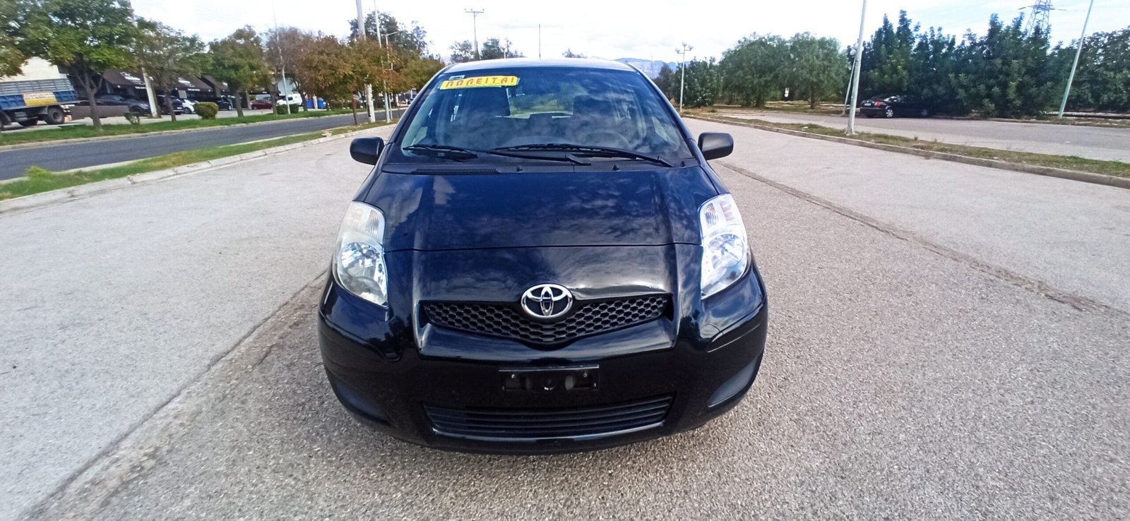 Toyota Yaris 2011 1000 cc