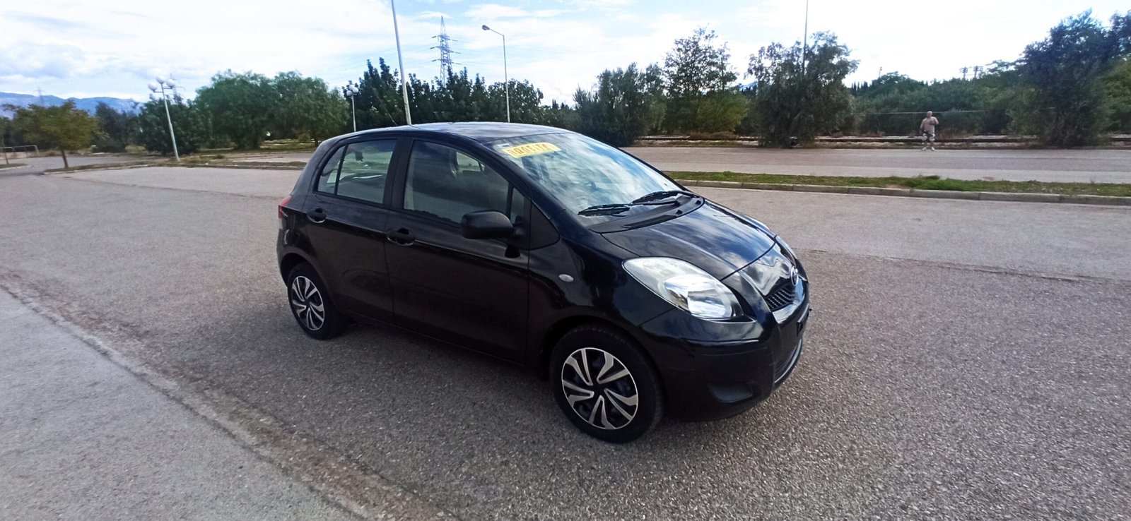 Toyota Yaris 2011 1000 cc