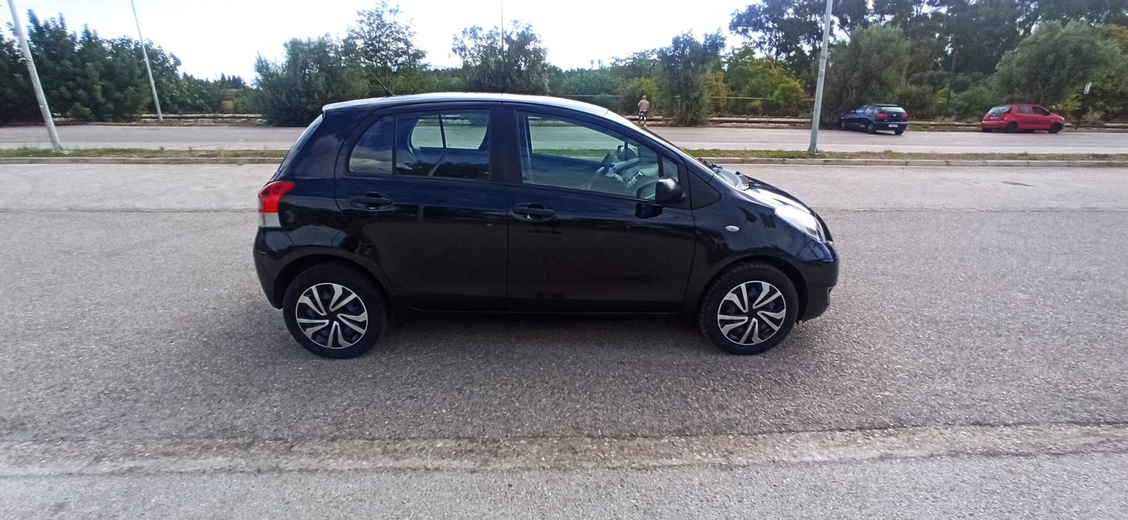 Toyota Yaris 2011 1000 cc