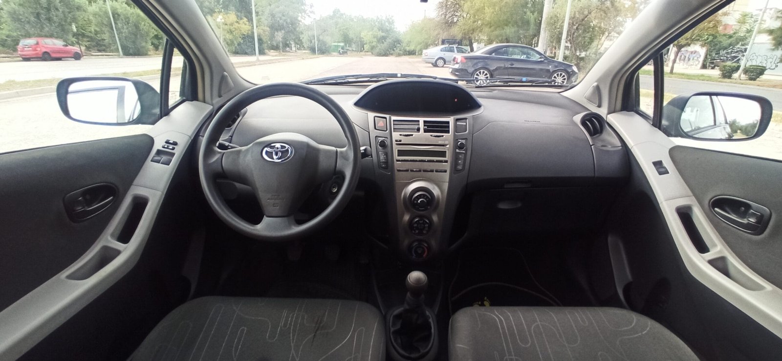 Toyota Yaris 2011 1000 cc