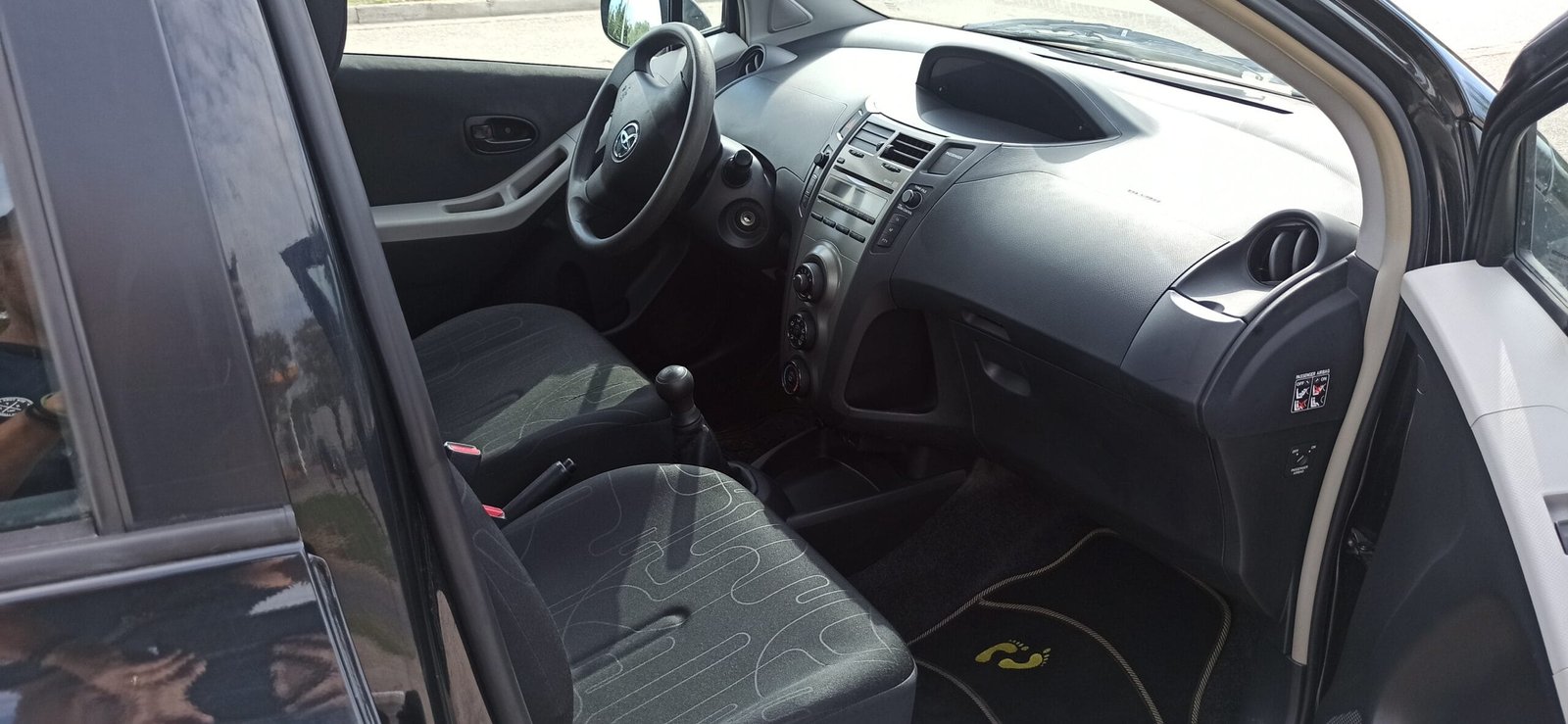 Toyota Yaris 2011 1000 cc