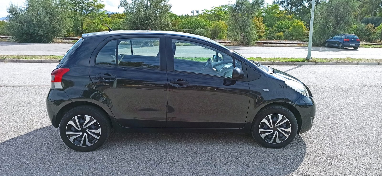 Toyota Yaris 2011 1000 cc