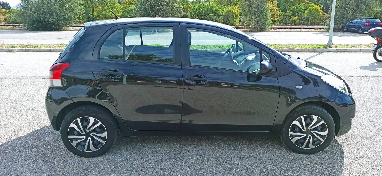 Toyota Yaris 2011 1000 cc