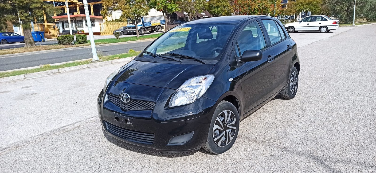Toyota Yaris 2011 1000 cc