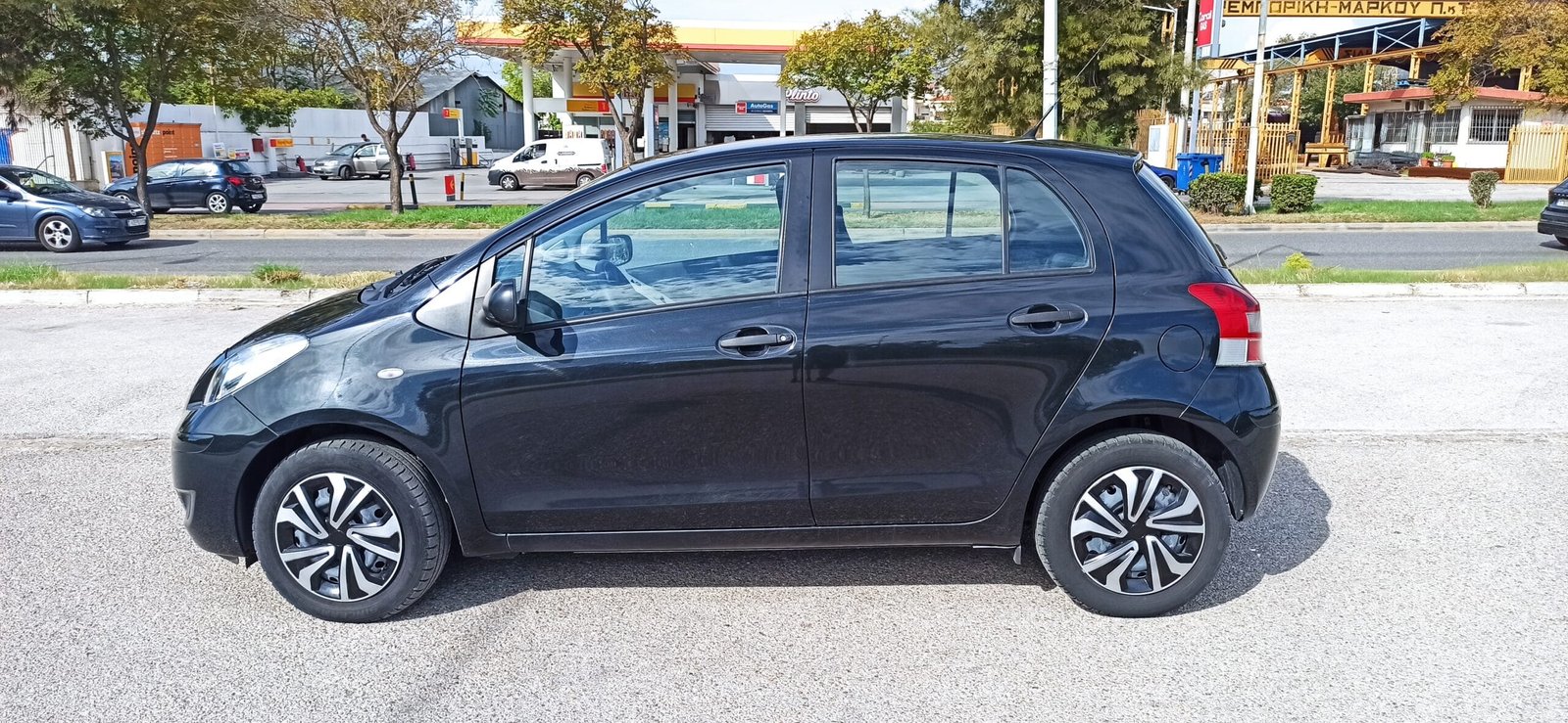 Toyota Yaris 2011 1000 cc