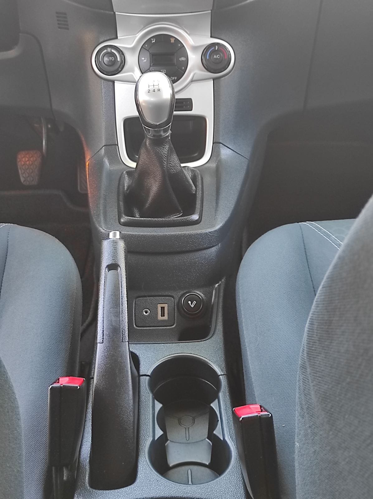 FORD FIESTA 1.4 titanium