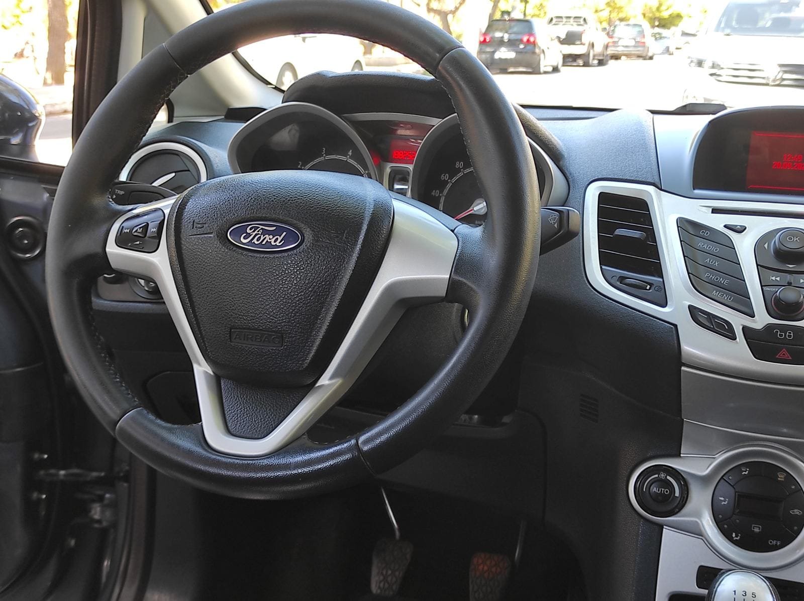 FORD FIESTA 1.4 titanium