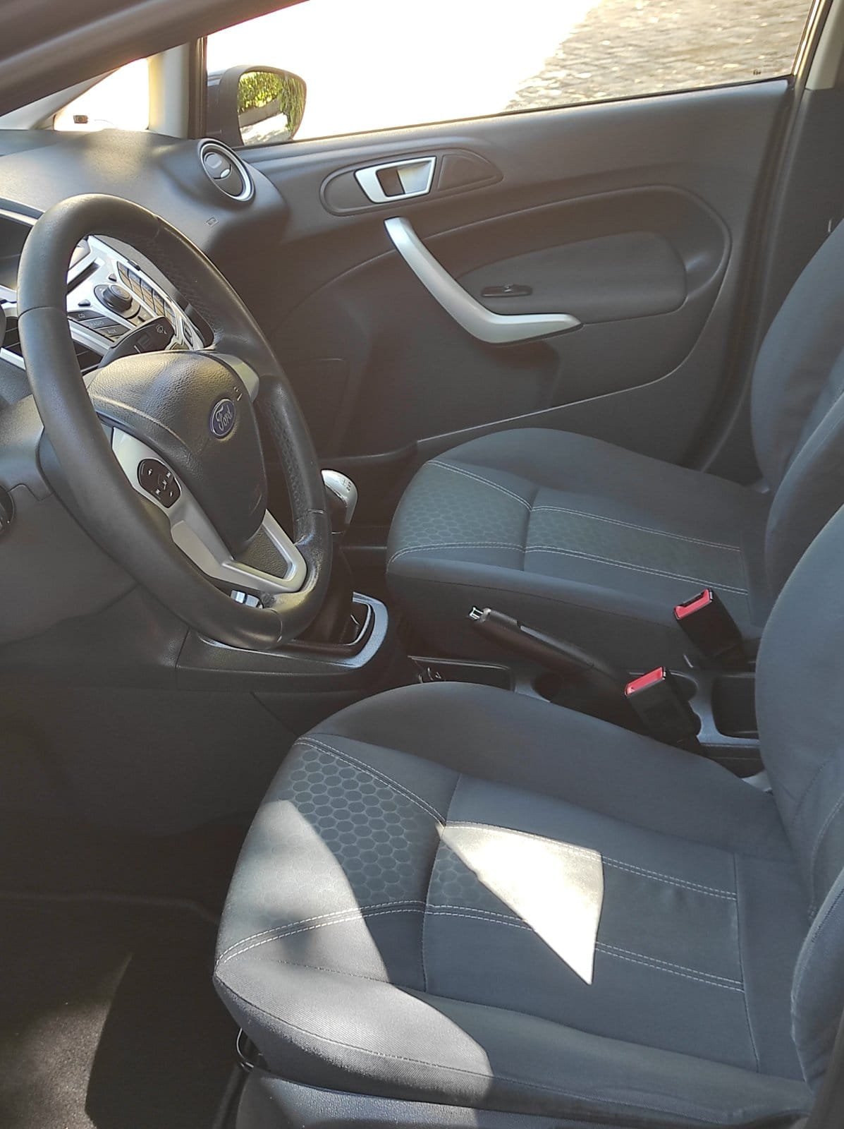 FORD FIESTA 1.4 titanium