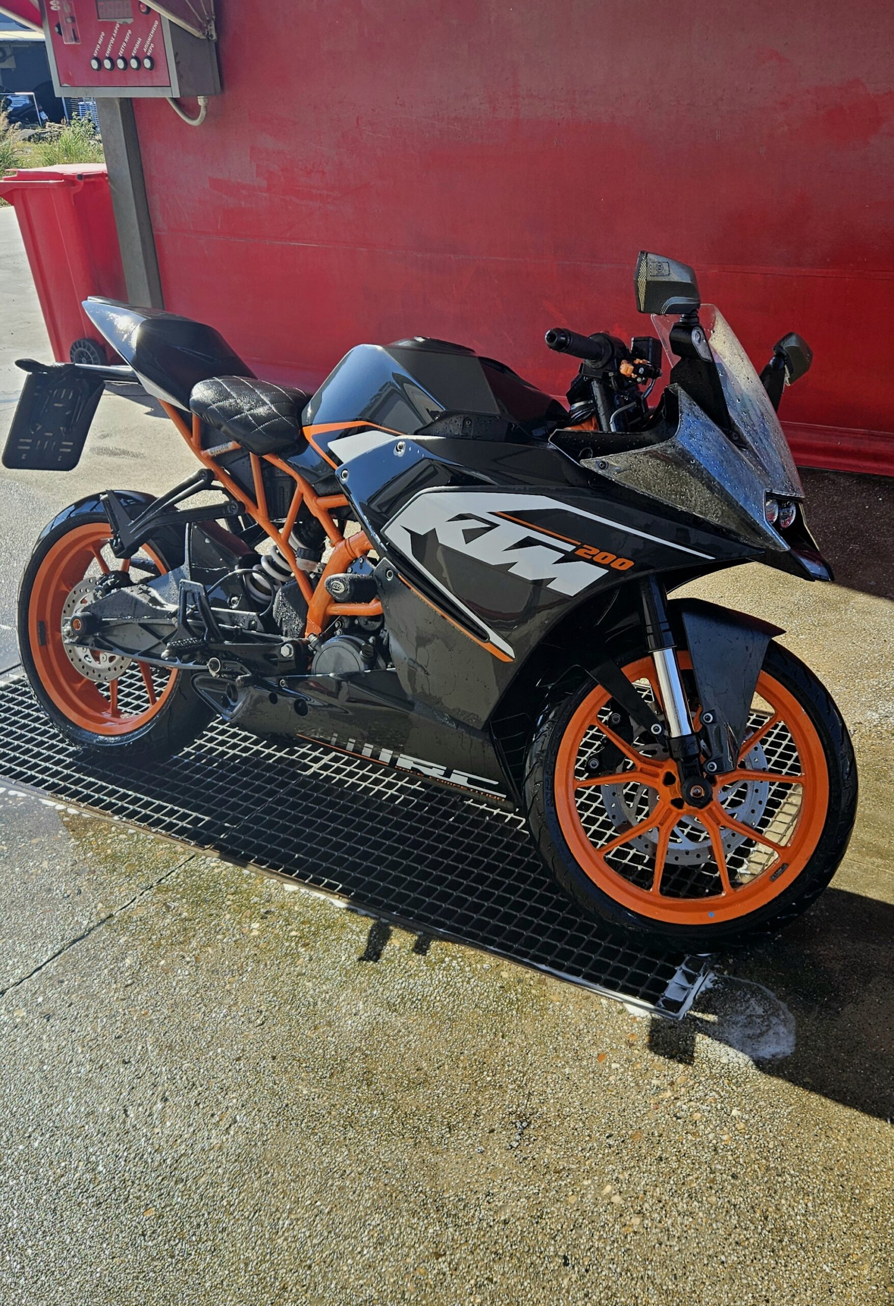 KTM RC200