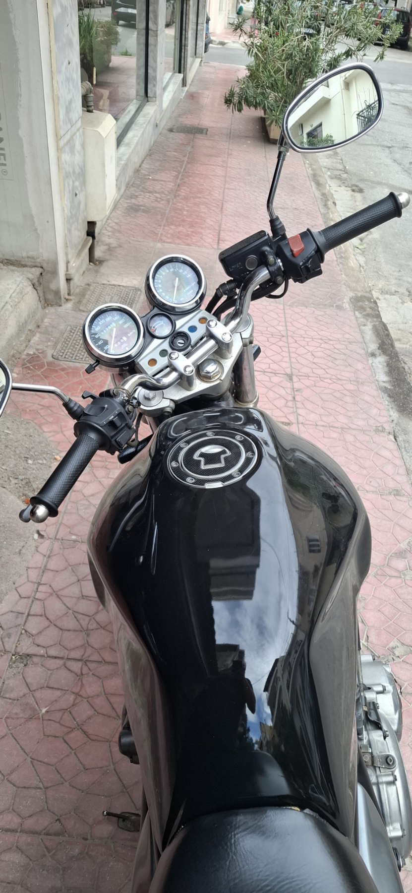 Honda cb400 super four