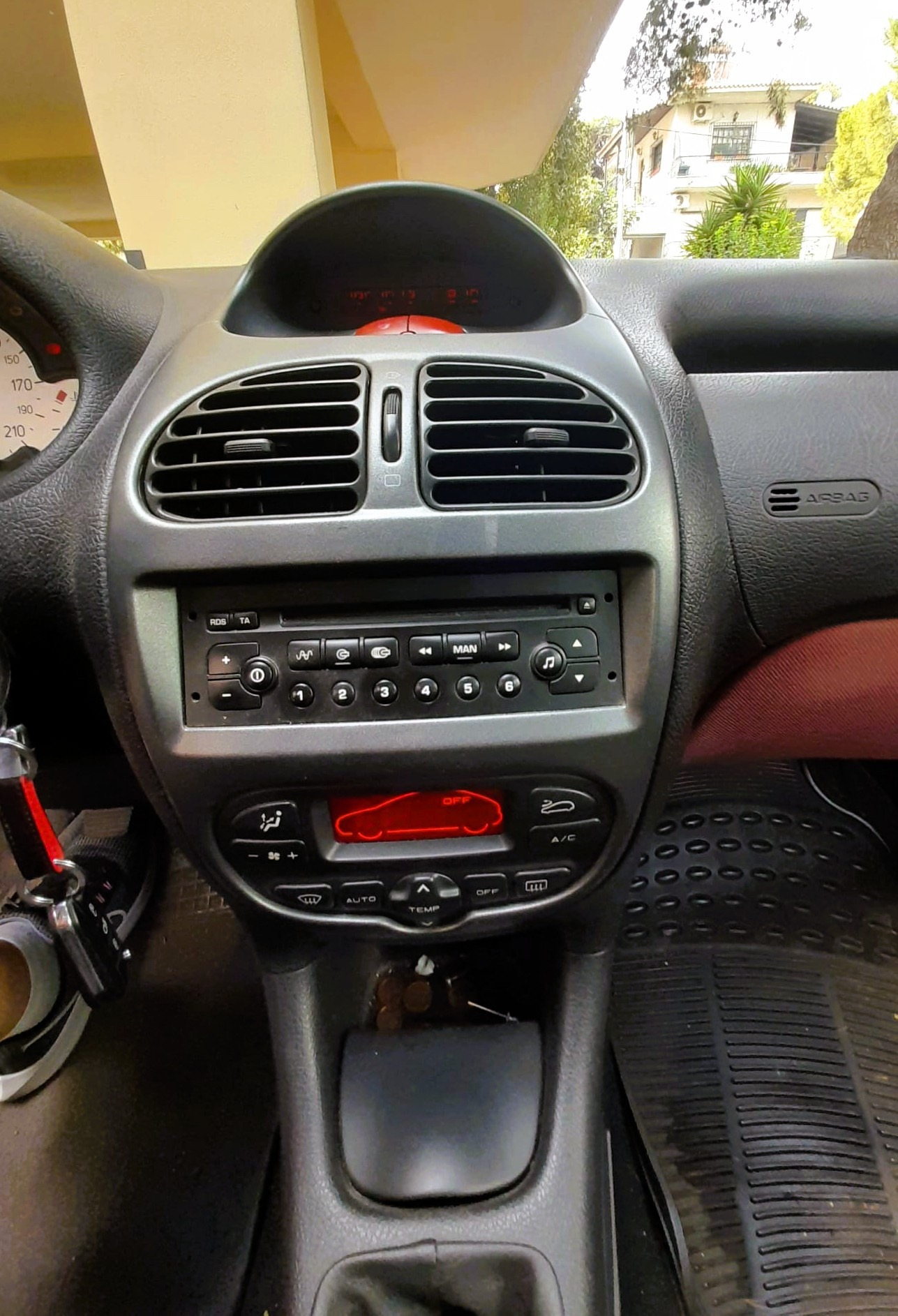 Πωλείται Peugeot 206!