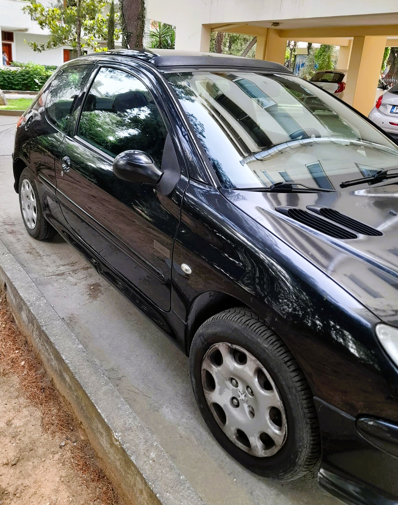 Πωλείται Peugeot 206!